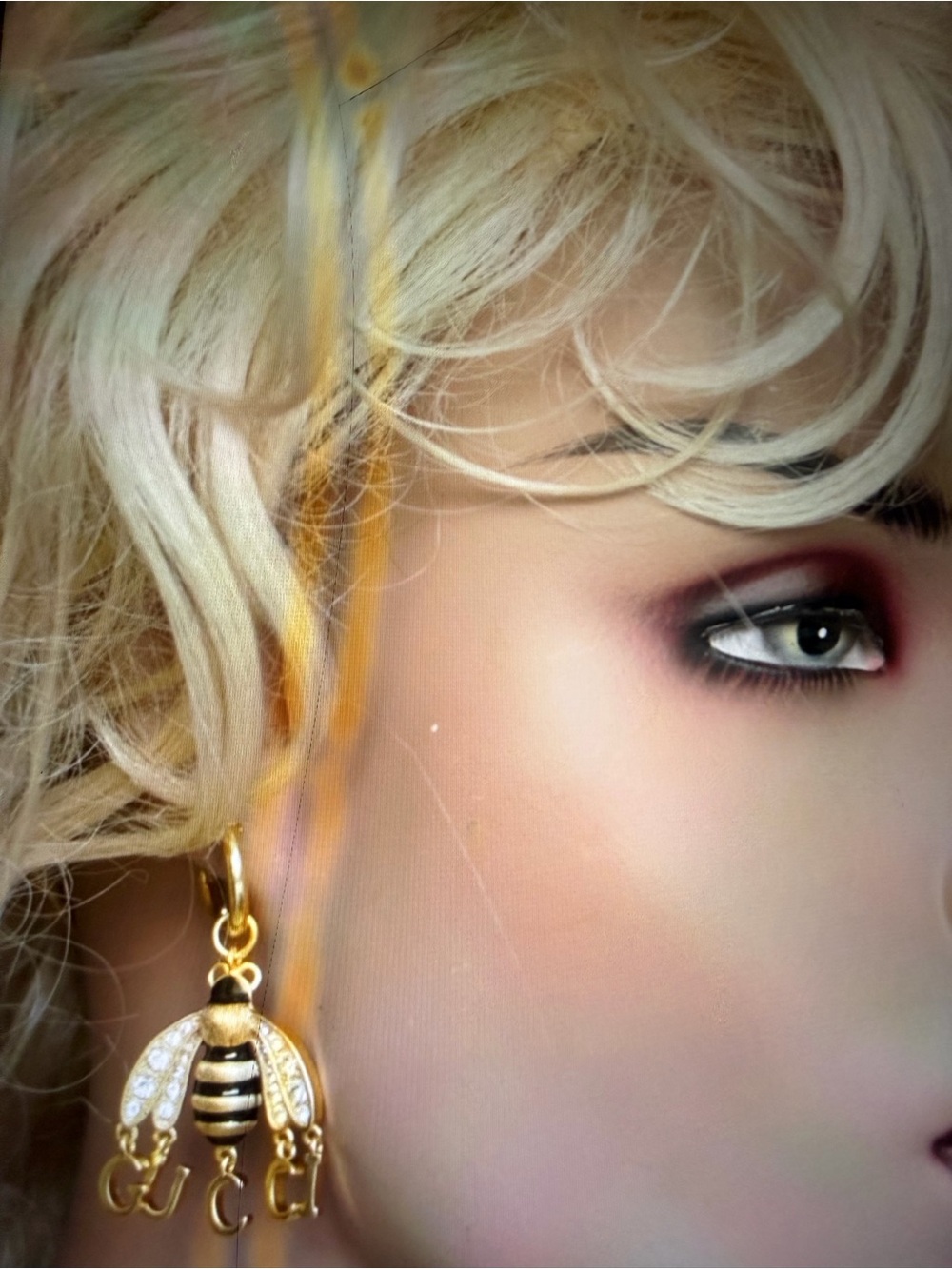 Unbranded Gold-Tone Bee Charm Keyring with Crystal Accents earrings - Picture 5 of 6